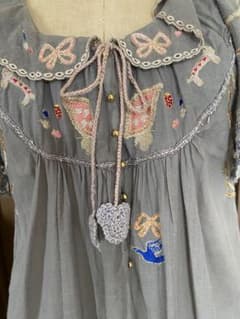 刺繍入りブラウスのサムネイル