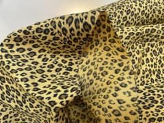 コットンブロード　黄色味ベージュのヒョウ柄　ラスト105cm×180cmのサムネイル