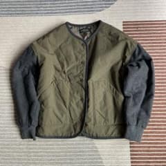 カーキとグレーのブルゾンのサムネイル
