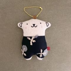 ミナペルホネン ほぼ犬みたいなくまのチャームのサムネイル