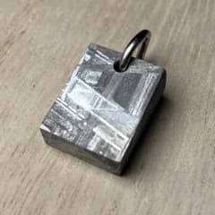 ギベオン隕石 メテオライト 鉄隕石 ペンダントトップ 美品 - メルカリ