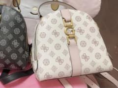 ゲス　guess リュックのサムネイル