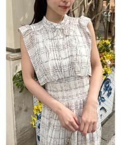 SNIDEL sustainableフリルワンピース IVR 01のサムネイル