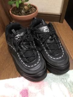 FILA ブラックスニーカー　RAY TAPEY TAPEのサムネイル
