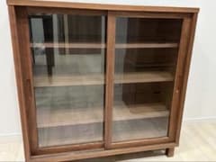 無印良品　木製 ガラス引き戸 食器棚 ウォールナット　廃盤品 無印良品 木製 ガラス引き戸 食器棚 ウォールナット 廃盤品 - メルカリ