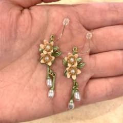 花　フラワー　ボタニカル　ピアス　ガーリー　華奢　結婚式　クラシック　ピンクのサムネイル