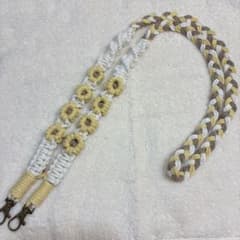 ハンドメイド マクラメフラワー スマホショルダーストラップ ひまわり ②のサムネイル