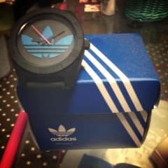 adidas 腕時計のサムネイル