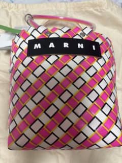 お値下げします最終価格となりますMARNI かごバッグのサムネイル