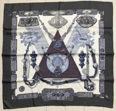 HERMES エルメス　カレ　シルクスカーフ　90 TIBET チベット HERMES エルメス カレ シルクスカーフ 90 TIBET チベット - メルカリ