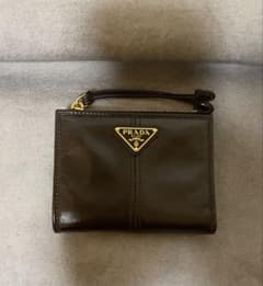 PRADA ソフトルックスレザー ダークブラウン - メルカリ