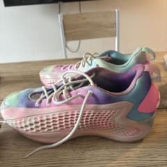 Adidas バスケットボールシューズ パステルカラーのサムネイル