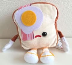 Qプラ　トーストブレッドボーイ　ぬいぐるみ　ベーコンエッグ