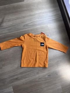 THE NORTH FACE オレンジ 長袖Tシャツのサムネイル
