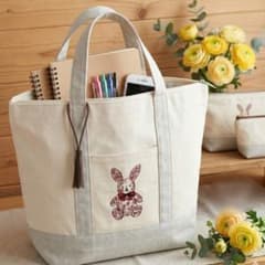 週末セール　マザーズトートバッグ（ウサギ刺繍）のサムネイル