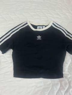 adidas クロップド丈 半袖Tシャツ ブラックのサムネイル