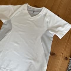 【スポーツウエアキッズ】UNIQLOスポーツウエアTシャツ140のサムネイル