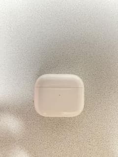 あ*り様 D*y様 Apple純正 AirPods（第3世代）の充電ケースのみのサムネイル