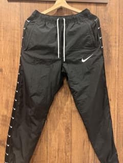 NIKEのサムネイル