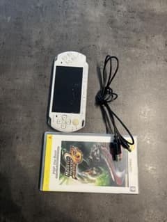 PSP 3000 ホワイト モンハン2G、充電池付 バッテリー無 - メルカリ
