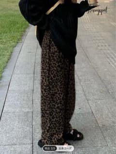 ヒョウ柄ワイドレッグパンツのサムネイル