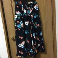 non様専用 タグ付き花柄ガウチョパンツ+タグ付き 新品トレーナーのサムネイル