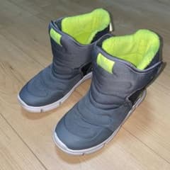 ふ*た様 20cm NIKE 子ども用スノーブーツ グレー/ネオンイエローのサムネイル