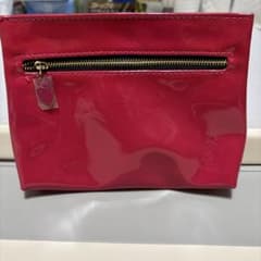 【新品未使用✨値段交渉OK 】YSL BEAUTEエナメルポーチのサムネイル