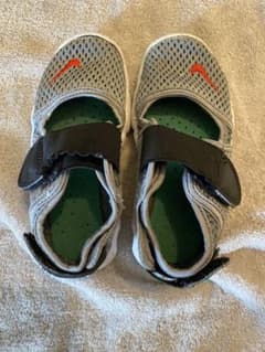 Nike エアリフト 新品 タグ付き メッシュ サンダル 16cm グレー NIKE メッシュサンダル 16cm グレー - メルカリ