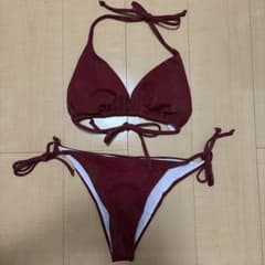 ボルドー 赤　レッド　ビキニ 水着のサムネイル