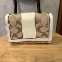 【新品未使用】COACH コーチ シグネチャー 折財布のサムネイル