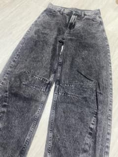 美品⭐︎GAP グレー ワイドレッグデニムのサムネイル