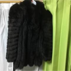 サガフォックスのブラック毛皮コートのサムネイル