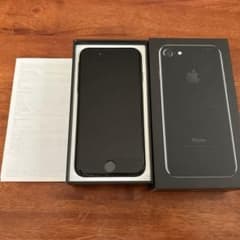 Apple iPhone 7 128GB ブラック 本体のサムネイル