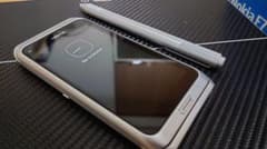Nokia E7-00 グローバル版のサムネイル