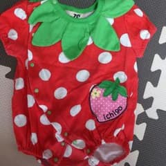専用出品いちごロンパースのサムネイル