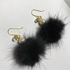 【1点のみ】ファーピアス♡ブラックのサムネイル