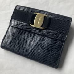 美品 サルヴァトーレフェラガモ 二つ折り財布 レザー 黒 ヴァラリボン