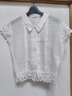 夏白涼しげ刺繍入りお洒落デザイントップスのサムネイル