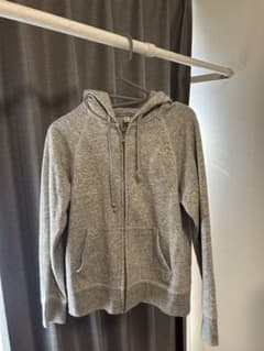 UNIQLO グレー フルジップ フード付きパーカーのサムネイル