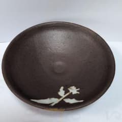 九谷吸坂窯　 茶色の花模様の平茶碗 九谷吸坂窯 茶色の花模様の平茶碗 - メルカリ