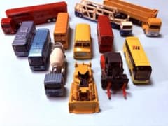 【トミカ】働く車ブルドーザー・バス・トランスポーター他 12台 まとめのサムネイル