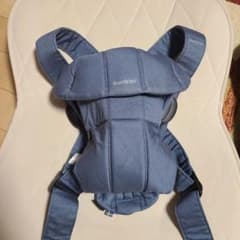 値引き中‼️BABYBJORN MINI　抱っこ紐 ケープセットのサムネイル