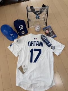 大谷翔平 ロバーツ監督直筆サイン入りボール付き！豪華ユニフォームセット！ 大谷翔平 ロバーツ監督直筆サイン入りボール付き！豪華ユニフォーム