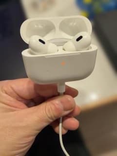 Apple AirPods Pro 第2世代 両耳＋充電ケースのサムネイル