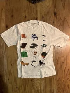 atthemoment 椅子のイラスト Tシャツのサムネイル