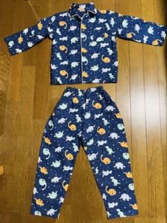 綿100% パジャマ 上下セット 恐竜柄 ネイビー 120cmのサムネイル
