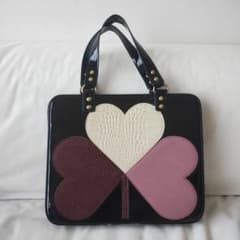 Orla Kiely オーラカイリー エナメル調バッグ クローバーモチーフ Orla Kiely オーラカイリー エナメル調バッグ クローバーモチーフ