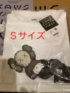 タコライスさん専用【希少Ｓサイズ】KAWS カウズtシャツのサムネイル