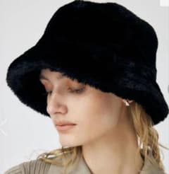 美品　moussy 流行りのファー バケットハット ブラックのサムネイル
